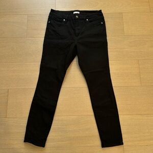 Good American black fitted jeans!